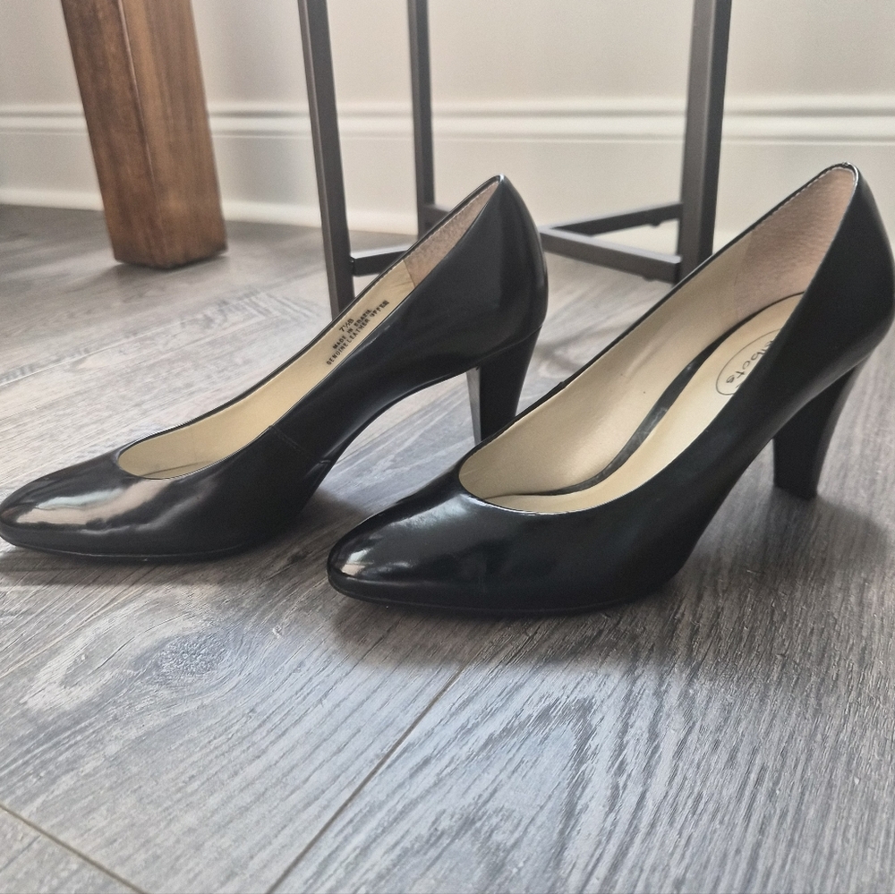 ​Talbots Black Pointed Toe Leather Pumps - Classic Sophisticated Heels 7.5 - Picture 6 of 9